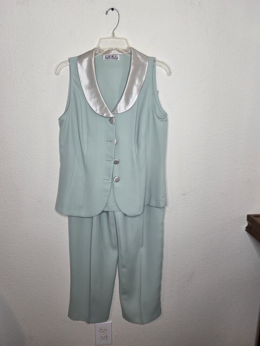 Satin-Collar Mint Two-Piece Vest & Crop Pants Set